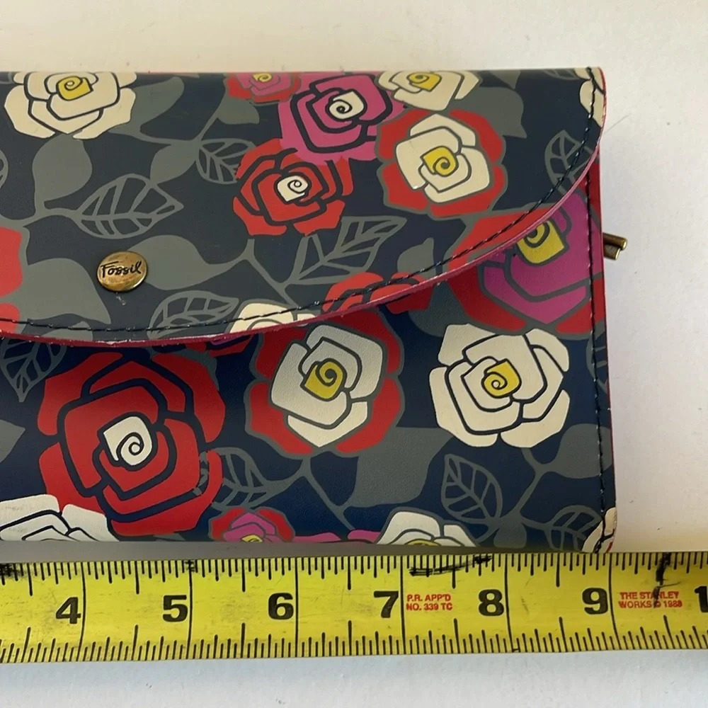Fossil Floral Passport Leather Wallet & Zip Up For 6 cards Compartment . - Picture 13 of 14